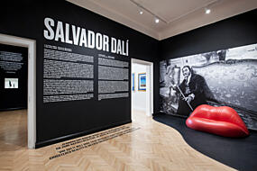 Provoněná vernisáž Salvadora Dalího